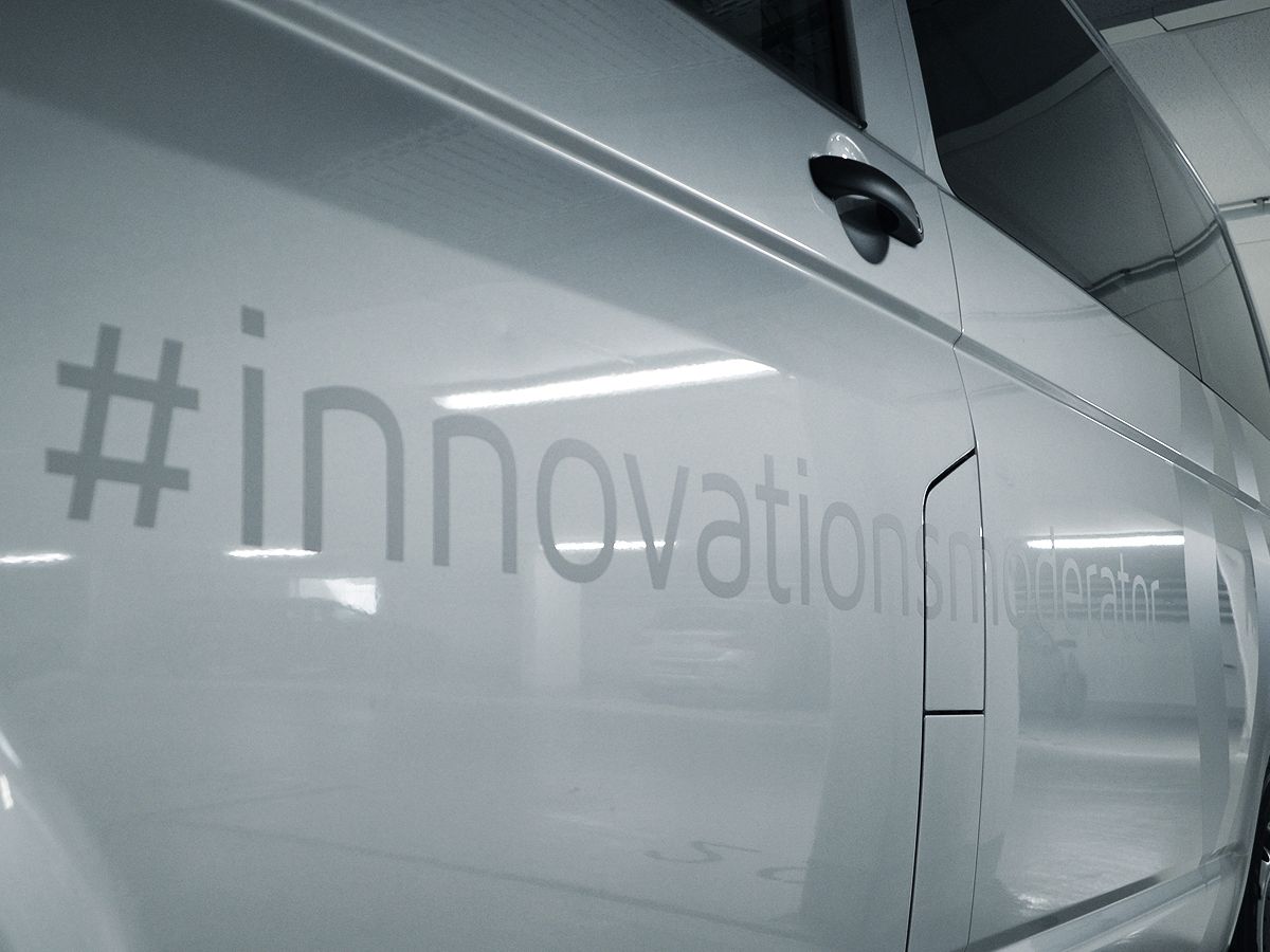 Bayern Innovativ GmbH, VW-Transporter mit Branding