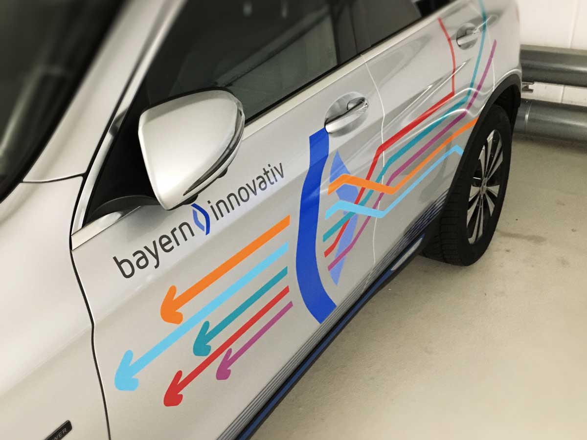 Bayern Innovativ GmbH, Mercedes F-Cell mit Branding